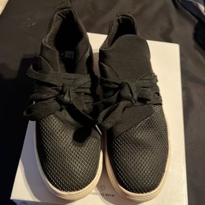 STEVEN MADDEN SNEAKER